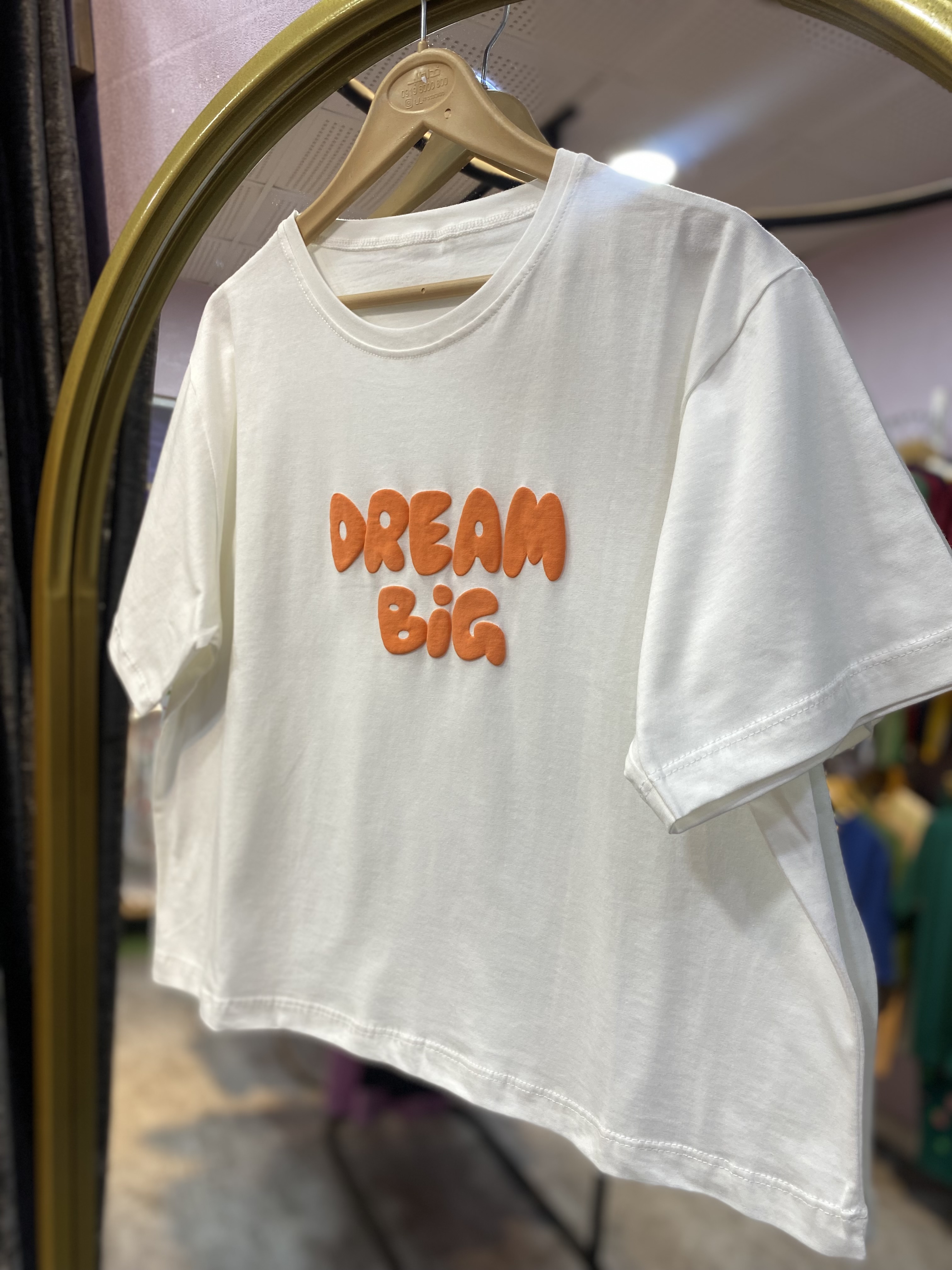 كراپ قواره دار نوشته پفكيDream Big